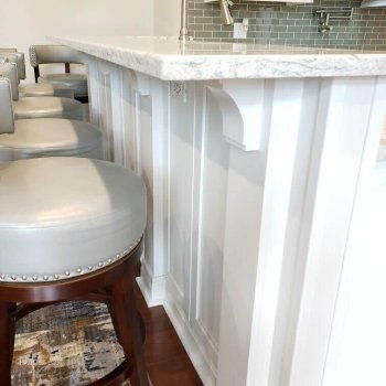 Bar height peninsula with hidden outlet